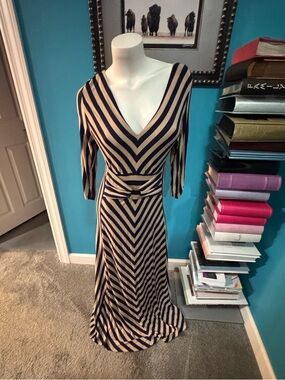 Liz Lange dress size medium